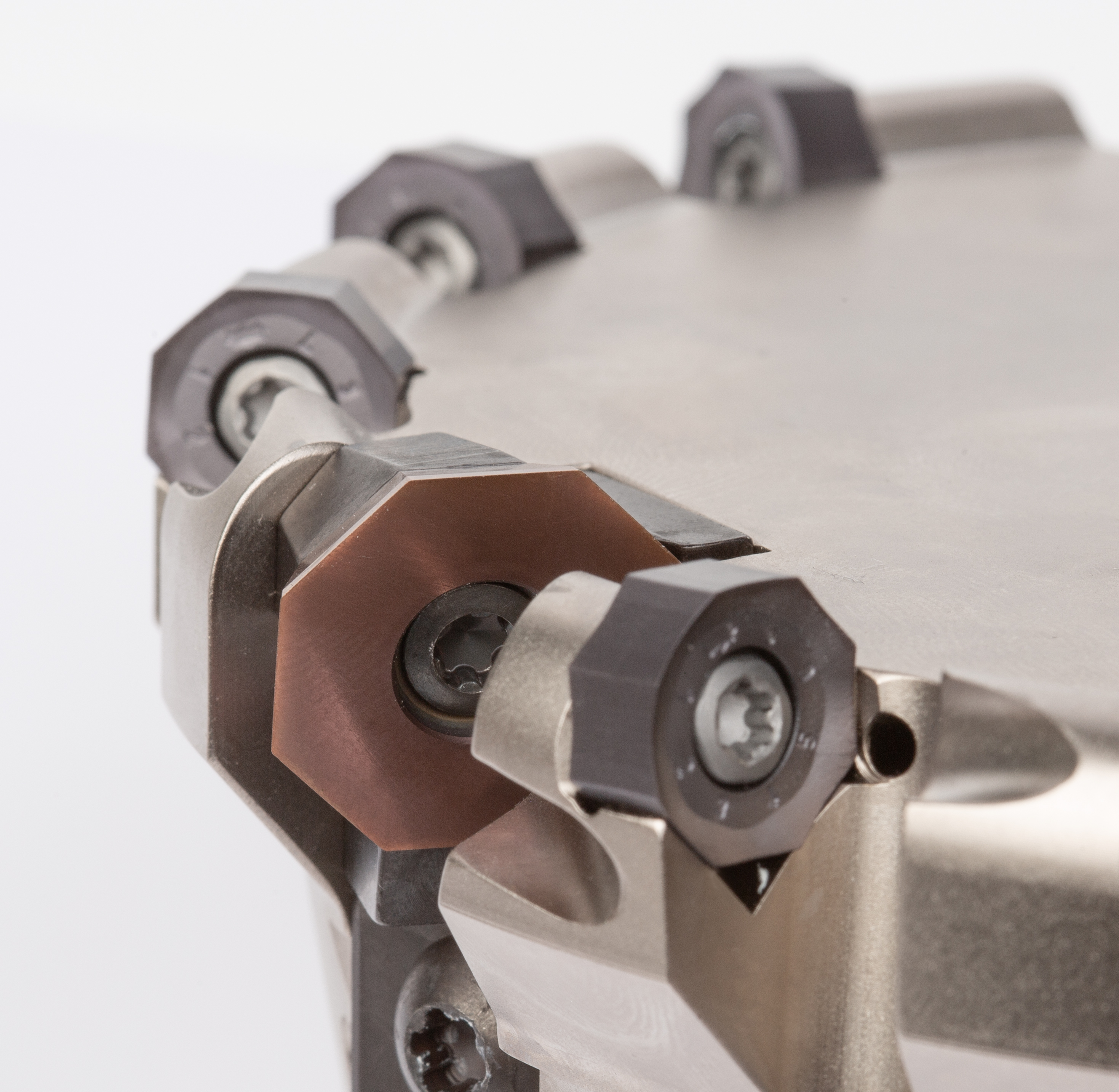 The image shows a NeoMill 16 Finish milling cutter with a focus on one finishing cutting edge.